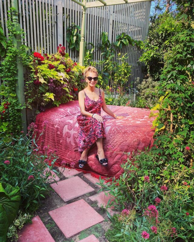 When I’m in nature I think of fashion.  I take in the all the colors, textures, scents and the harmony of nature. That’s the thing with nature it’s for everyone to enjoy and take what you want from. And then give back what you like, whatever your genre.  I see chiffon fabric on flower petals, bag handles on the bark of a tree and embroidery on butterfly wings.  Next time you’re feeling uninspired, go for a walk, alone. Look, listen and learn. Nature will slowly reveal its secrets to you.  It may be hard for you to to believe but I have a degree in Ecology. My parents (both actors) wanted me to have a science degree, something to fall back on, to follow my sister’s footsteps, she’s a brilliant scientist, Dr. Azadi. Immigrants don’t have the luxury of choosing, they need stability and a fool proof plan. I chose Ecology because I liked the Oxford educated professor and the time slots.  I was thinking of fashion even during my Ecology classes, and focused on the Ecology of attraction (appearances, symmetry and mating) for my final year thesis. It took me so long to understand Ecology’s  place in my life. I now know I am so much richer for it. Not all riches are the material kind and often you will reap its rewards in ways you had never imagined.  Photo taken @theshermangardens 
Beautiful outdoor exhibit titled “Green HOUSE” living spaces with an outdoor bed, living room, dining room & more! So inspiring! Showing through September 12th.  Photo by my mom @parvindowlatshahi who tells me I was interested in fashion before I could talk.  Slip Dress: @allsaints
Sandals: @chanelofficial  #sabisays #sabrinaazadi #explorewithsabi #shermanlibraryandgardens #outdoorstyle #outdoorart #fashionwriter #ocplacestovisit #ocmustsee #newportbeach #insearchofbeautifulthings #outdoorliving #outdoorexhibits #orangecounty #visitoc